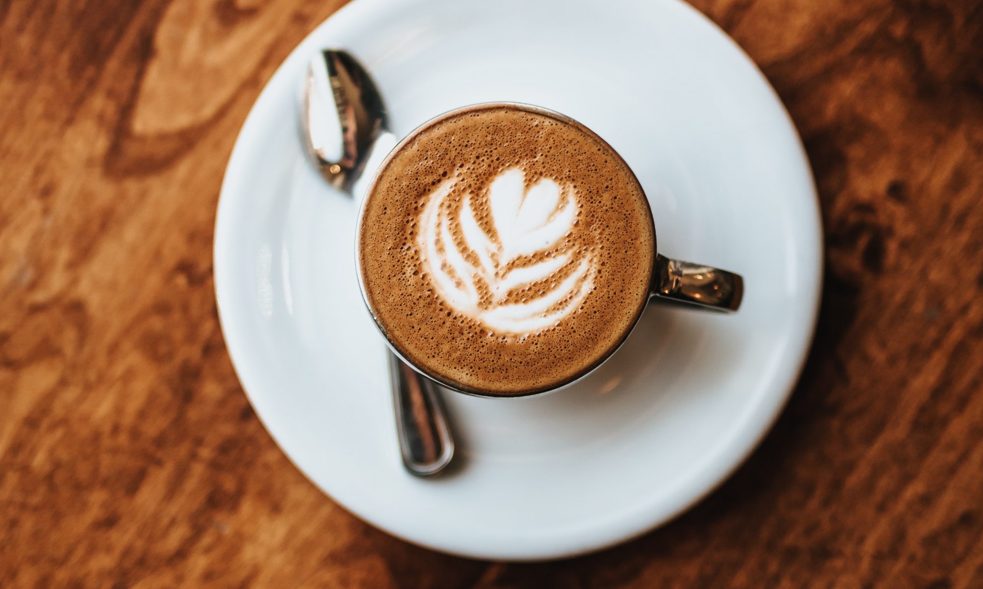 capuccino funcional sobre a mesa